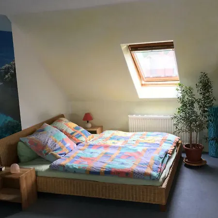 Bed & Breakfast Privates Dachzimmer Mit Gemeinschaftsbad