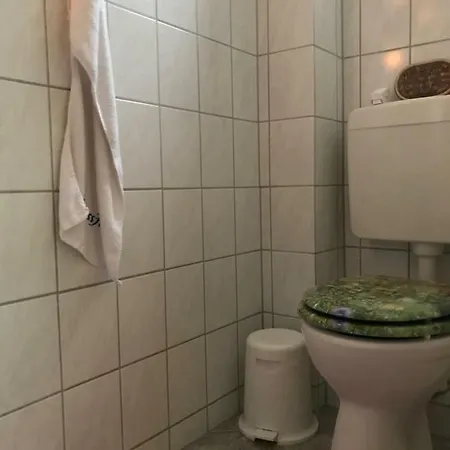 Privates Dachzimmer Mit Gemeinschaftsbad Bed & Breakfast Kiel